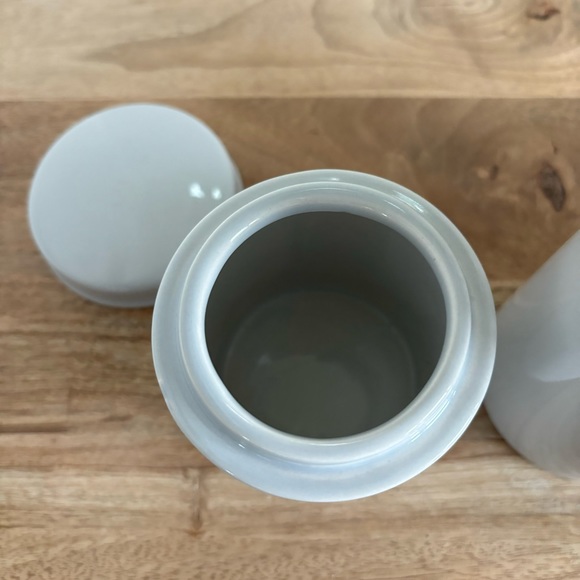 ❌ 3 Pc Ceramic Bathroom Set — Soap Dispenser Toothbrush Holder Cotton Swab Jar - Picture 5 of 8